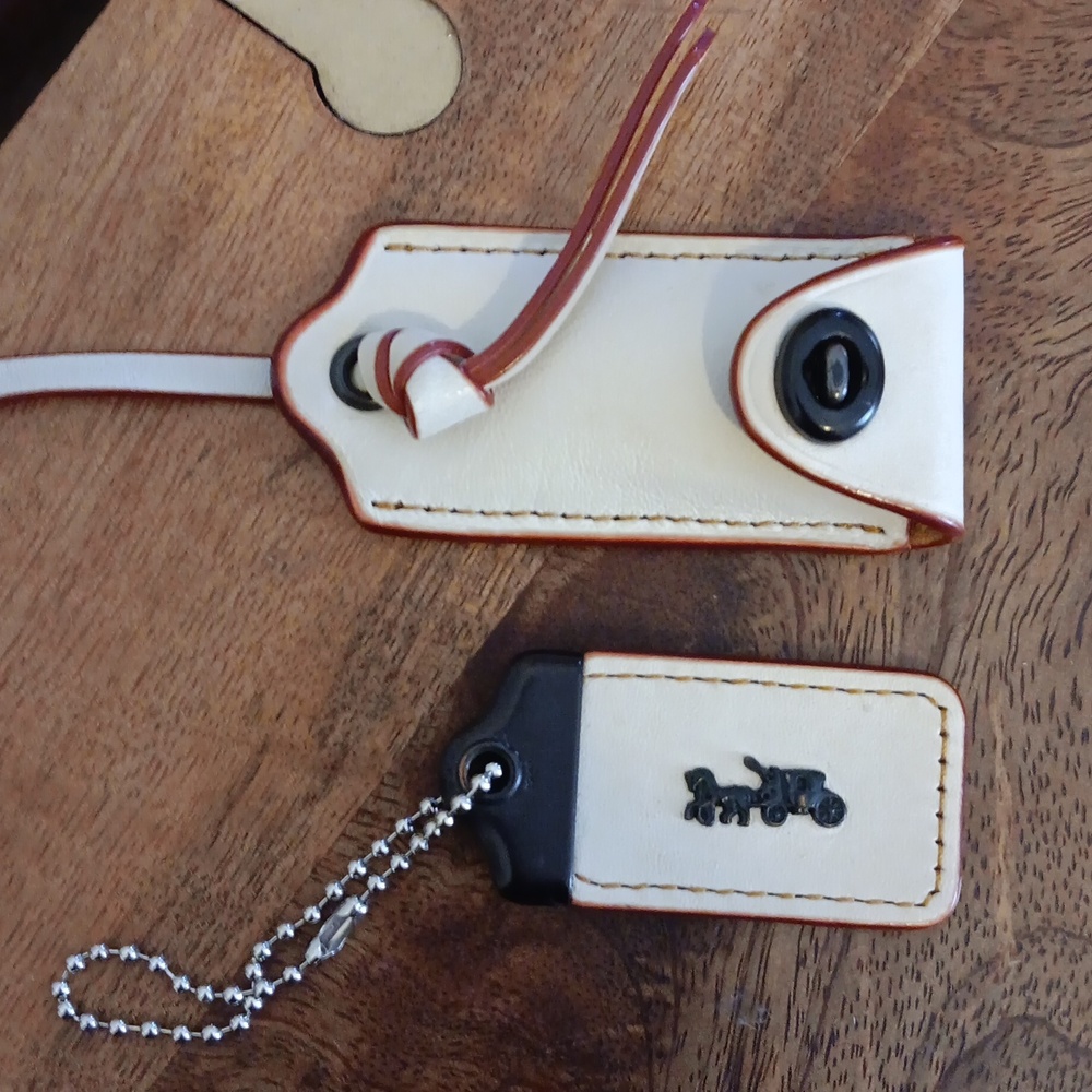 Coach Cream Handtag And Clochette - Picture 15 of 16